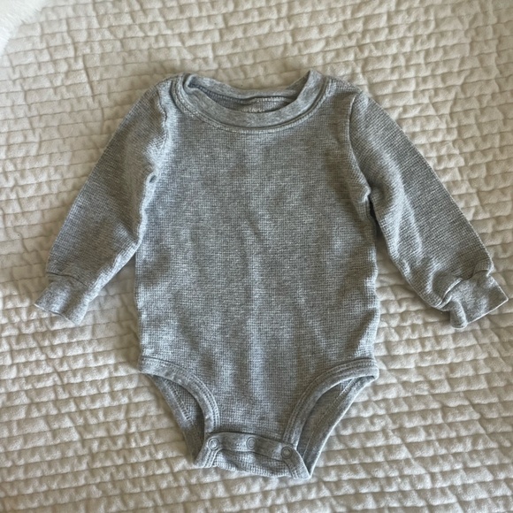 BABY BOY SIZE 9 MONTHS FALL/WINTER CLOTHING BUNDLE - Picture 3 of 11